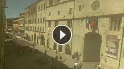 Preview delle webcam di Perugia › North-East: Corso Vannucci