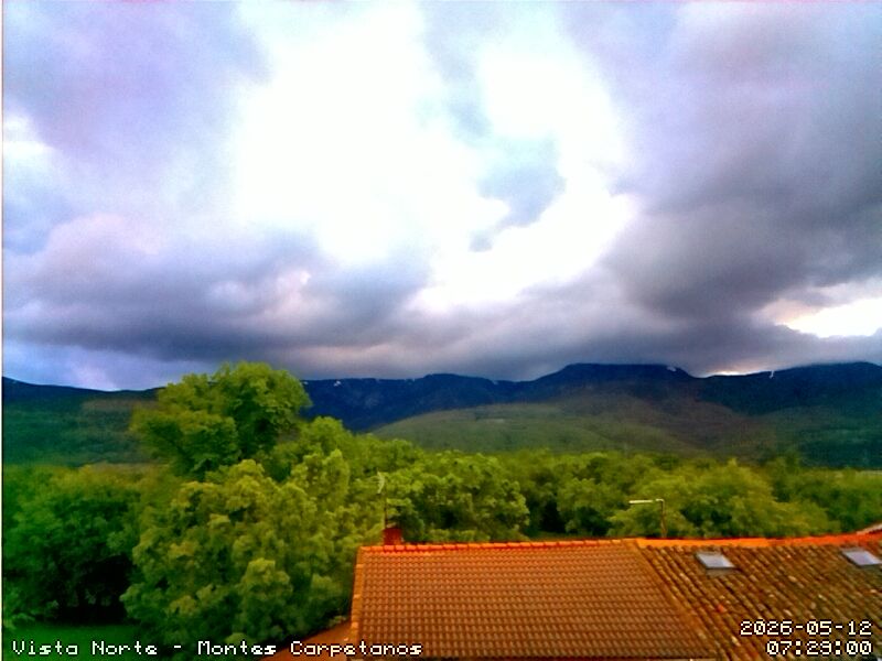 Traffic Cam Rascafria › North: Montes Carpetanos