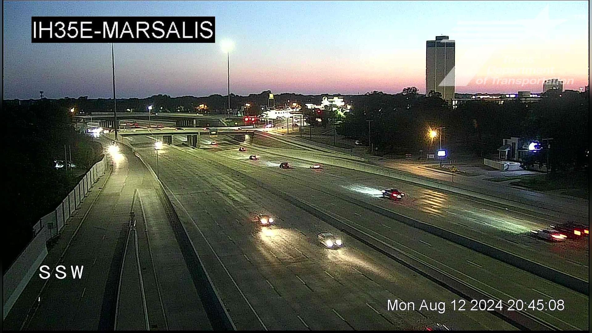 Traffic Cam Dallas › North: I-35E @ Marsalis