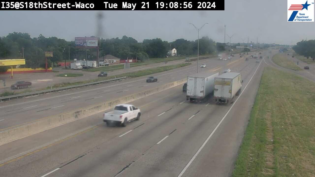 Traffic Cam Waco › North: I35@S18thStreet