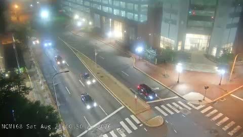 Traffic Cam Lower Market Street Historic District: E 4TH ST @ N WALNUT ST (CITY O)