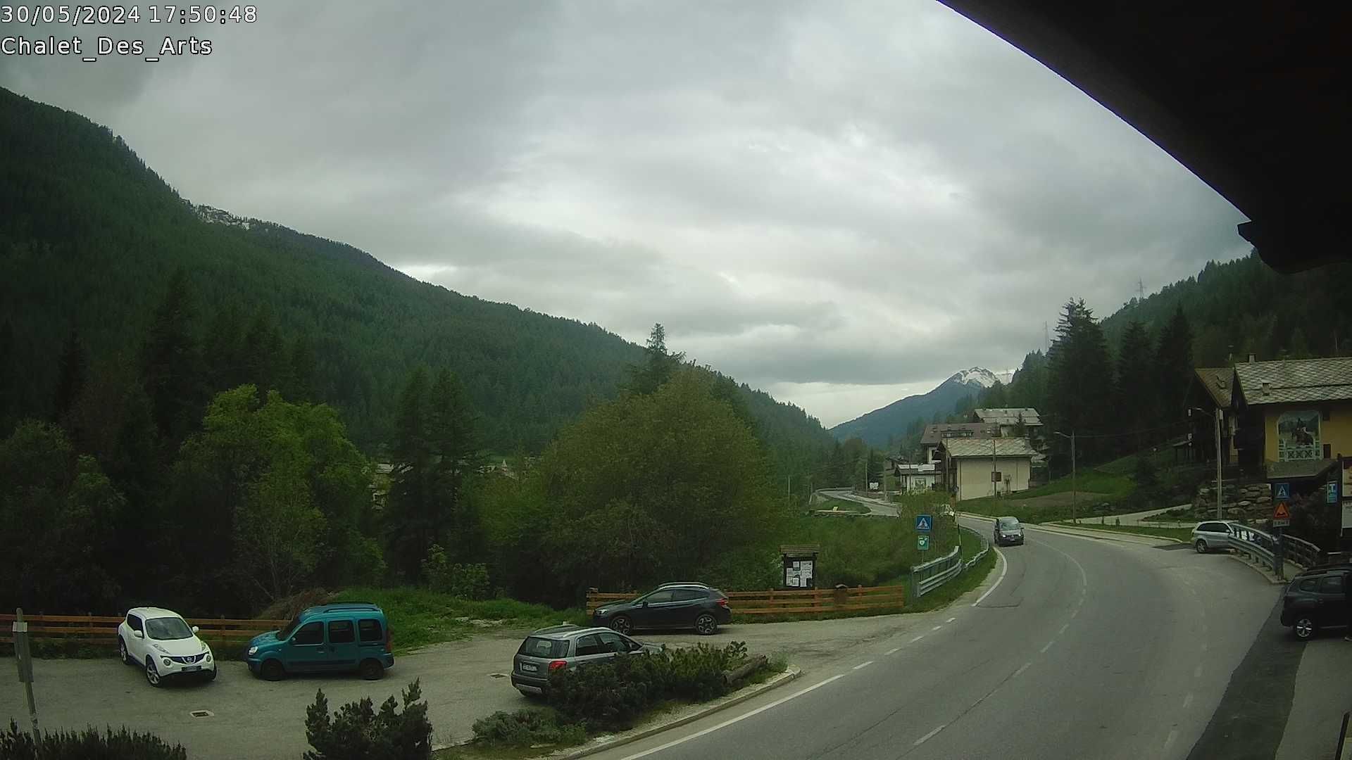 Traffic Cam Pragelato: Chalet Des Arts - Relais and Charme Holiday Apartment