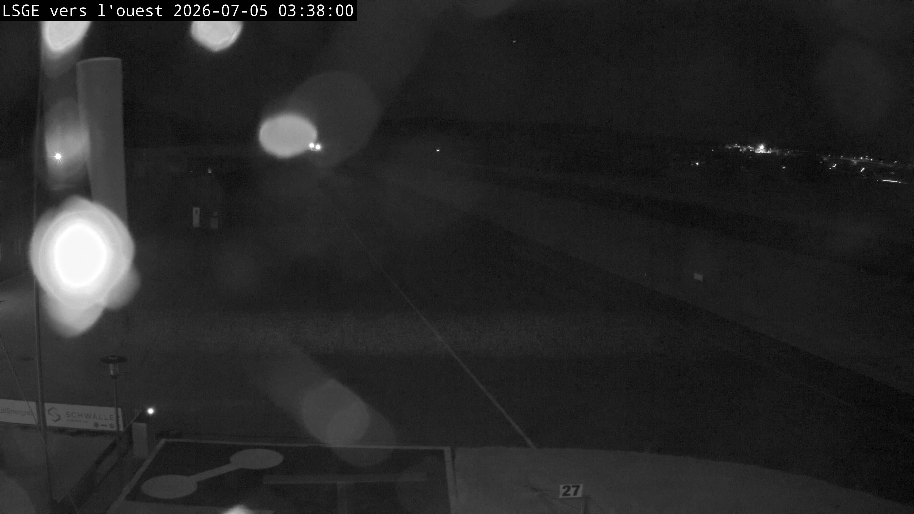 Ecuvillens › Westen: Hangar 8