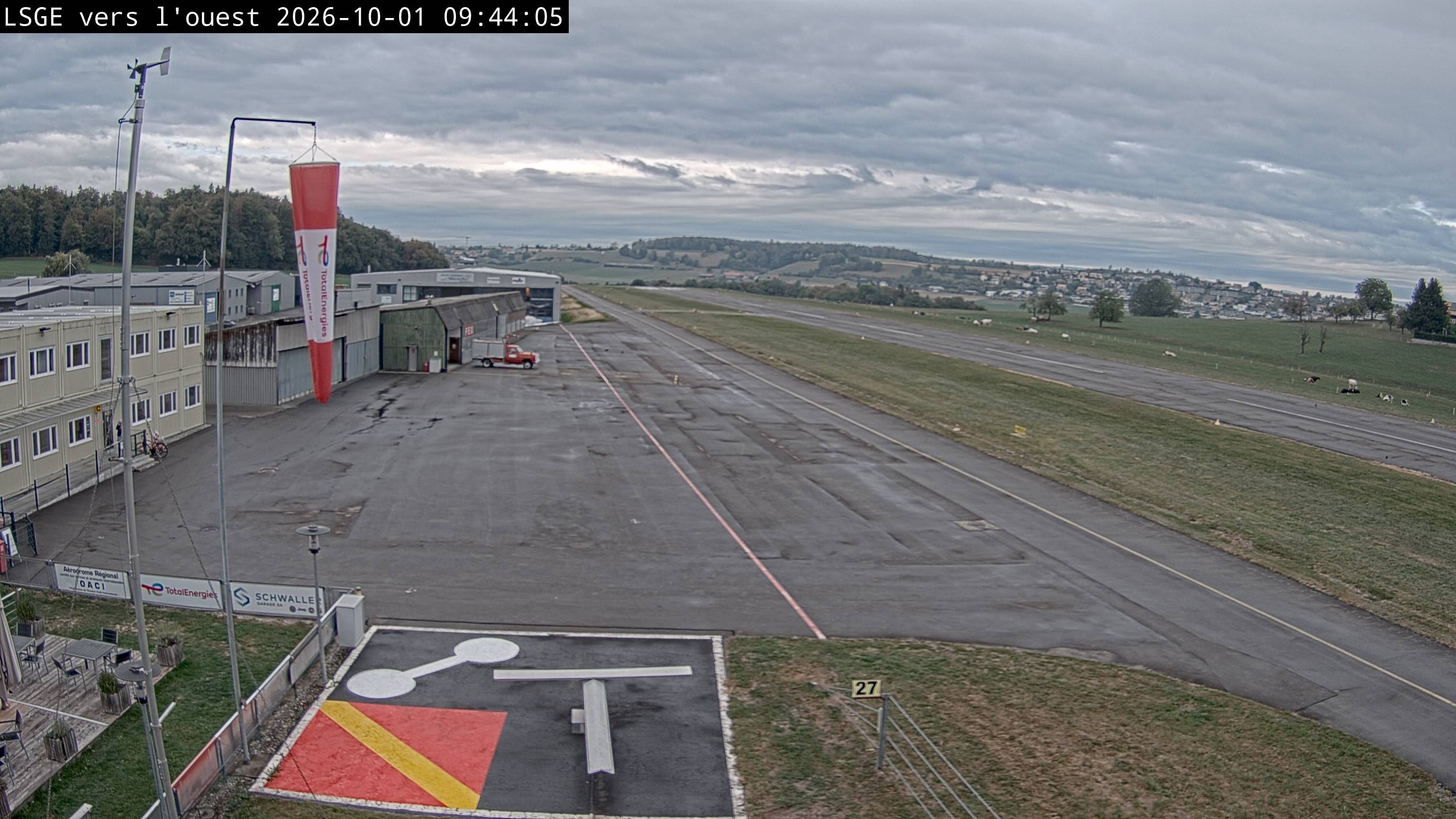 Ecuvillens › Westen: Hangar 8