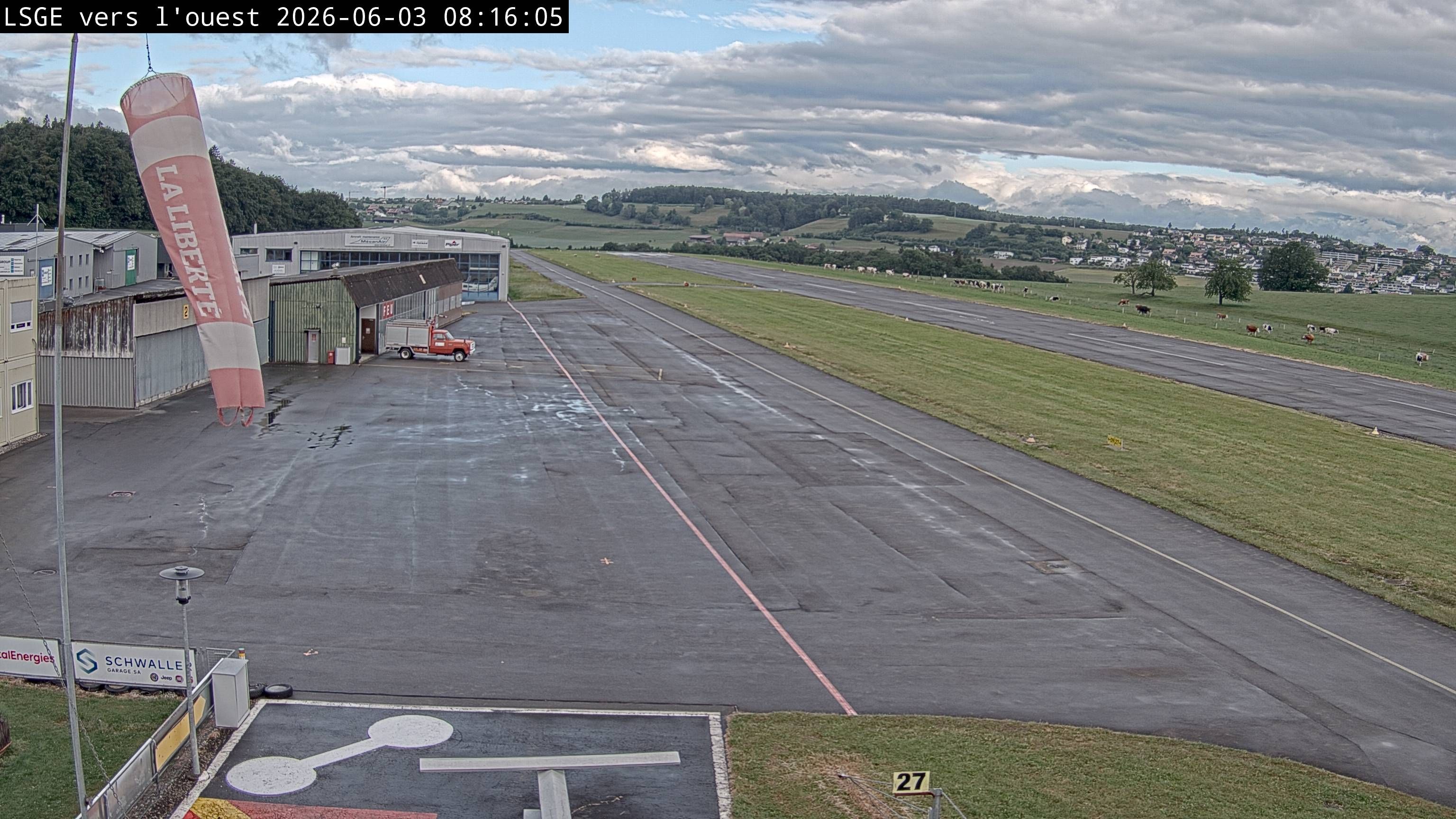 Ecuvillens › Westen: Hangar 8