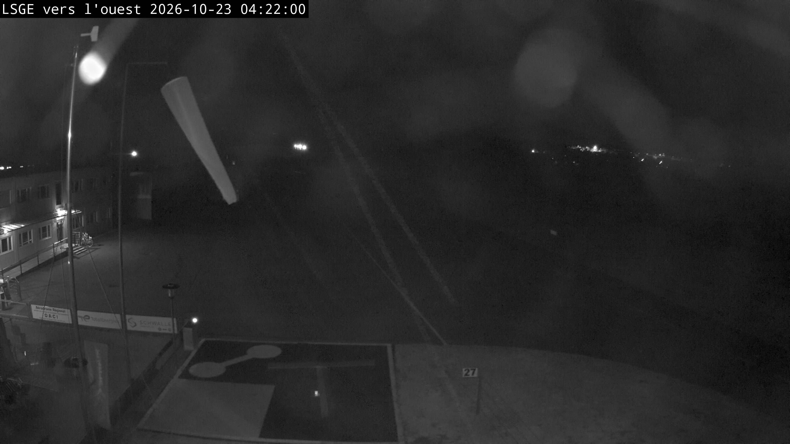 Ecuvillens › Westen: Hangar 8
