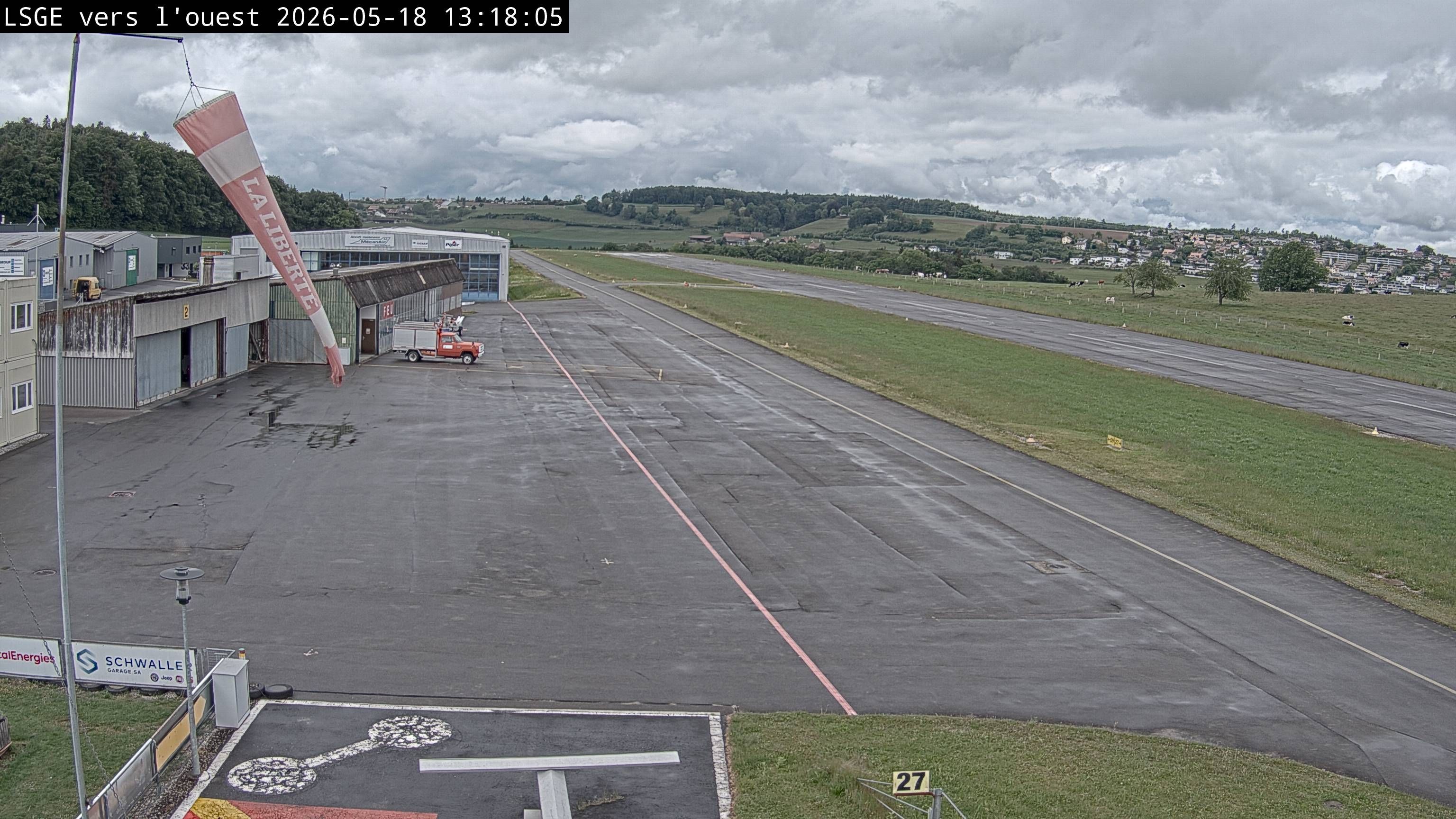 Ecuvillens › Westen: Hangar 8