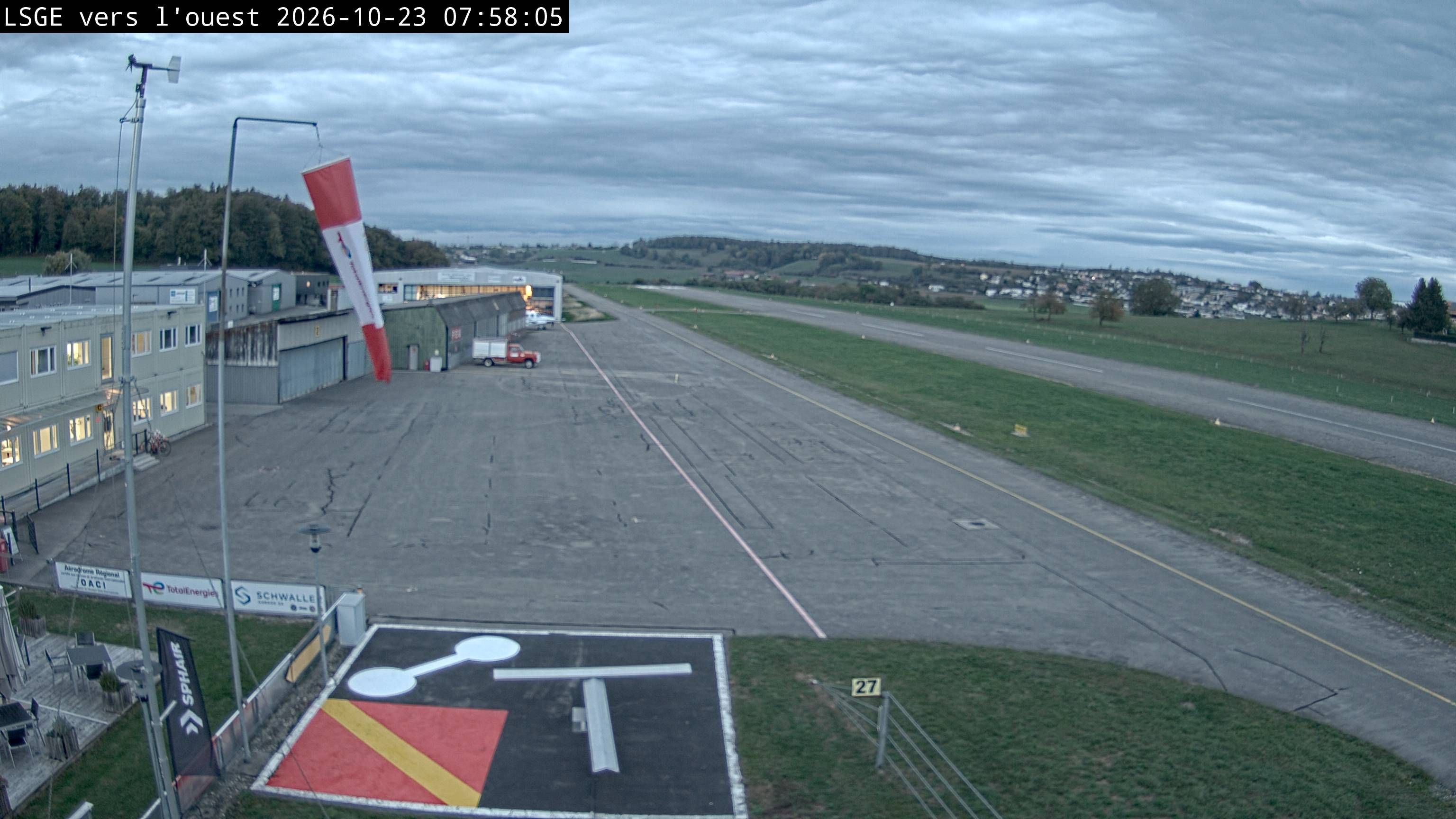 Ecuvillens › Westen: Hangar 8