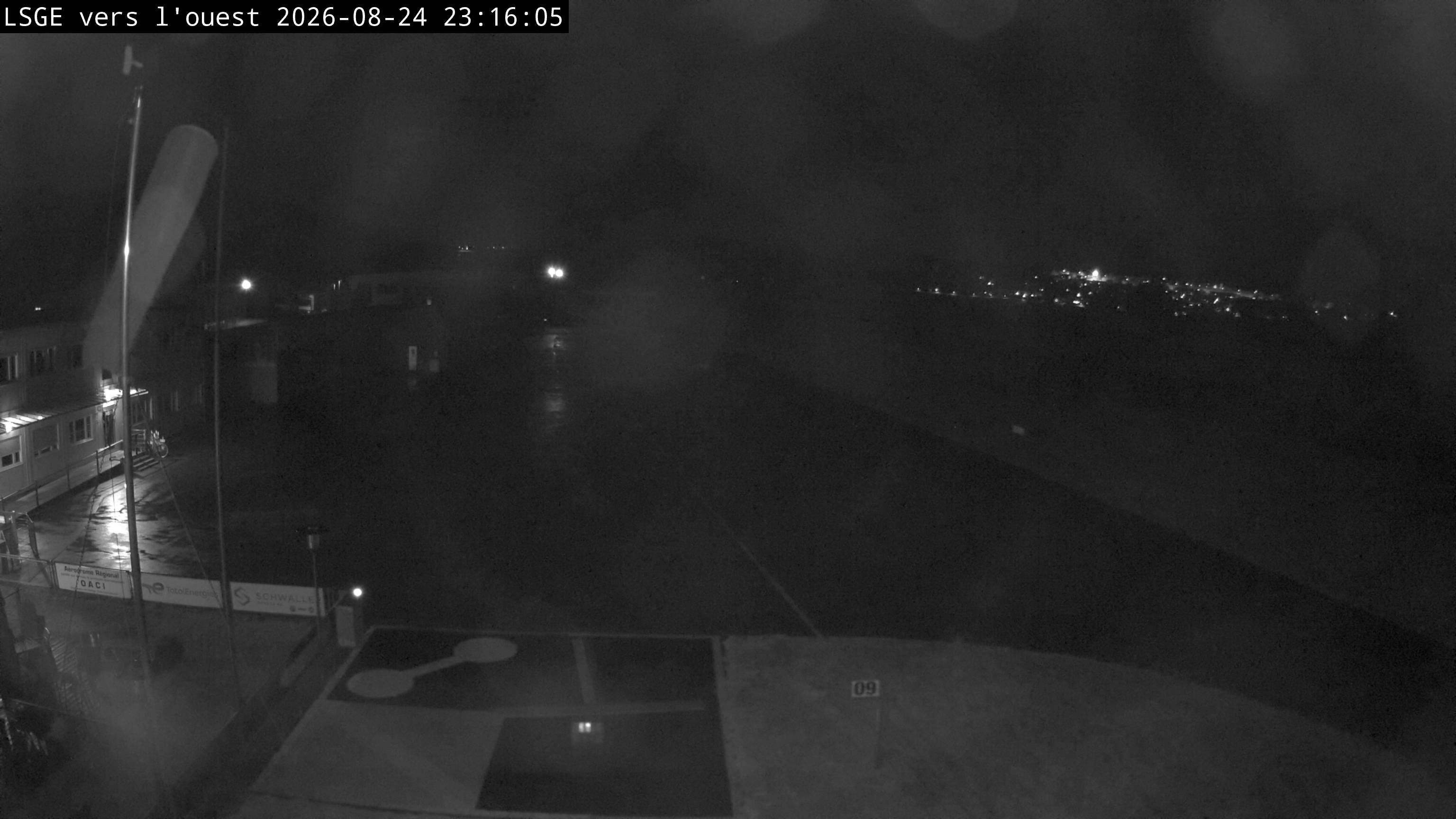 Ecuvillens › Westen: Hangar 8