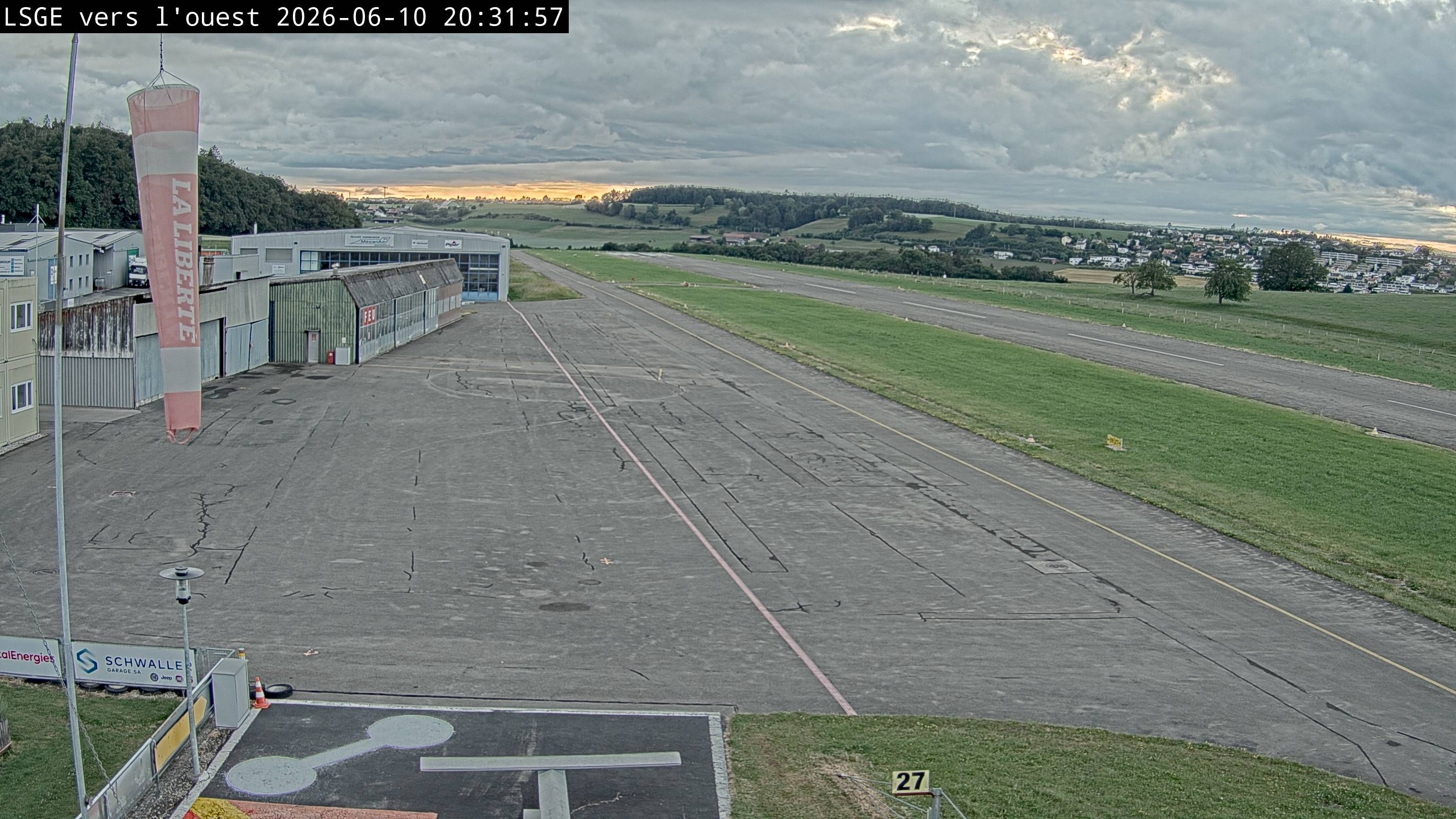 Ecuvillens › Westen: Hangar 8