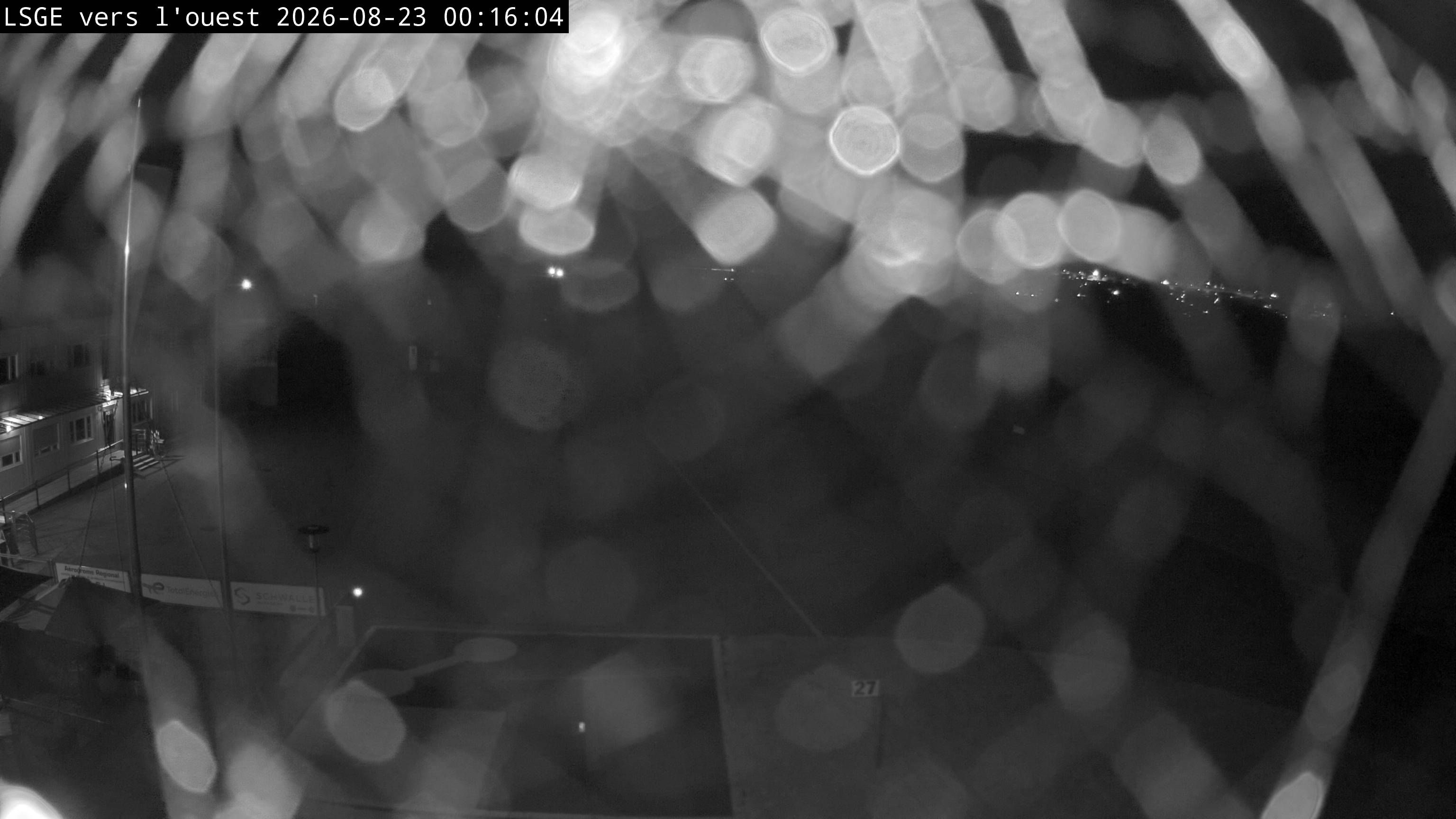 Ecuvillens › Westen: Hangar 8