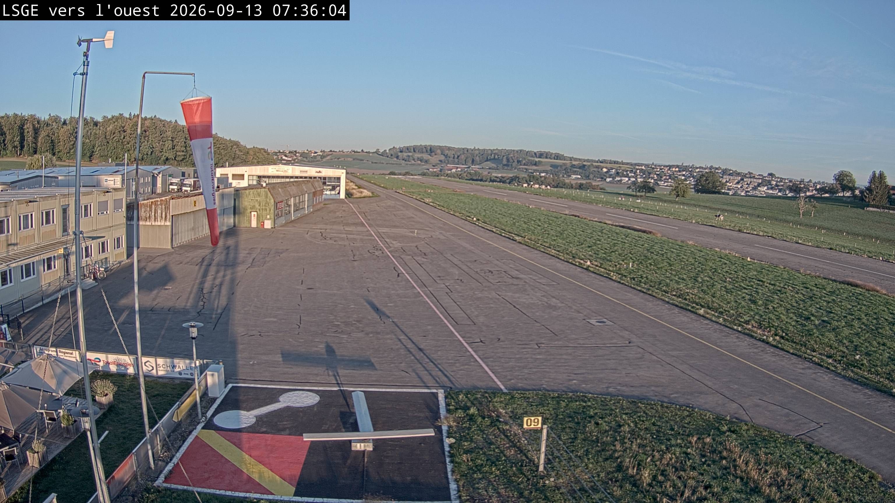 Ecuvillens › Westen: Hangar 8
