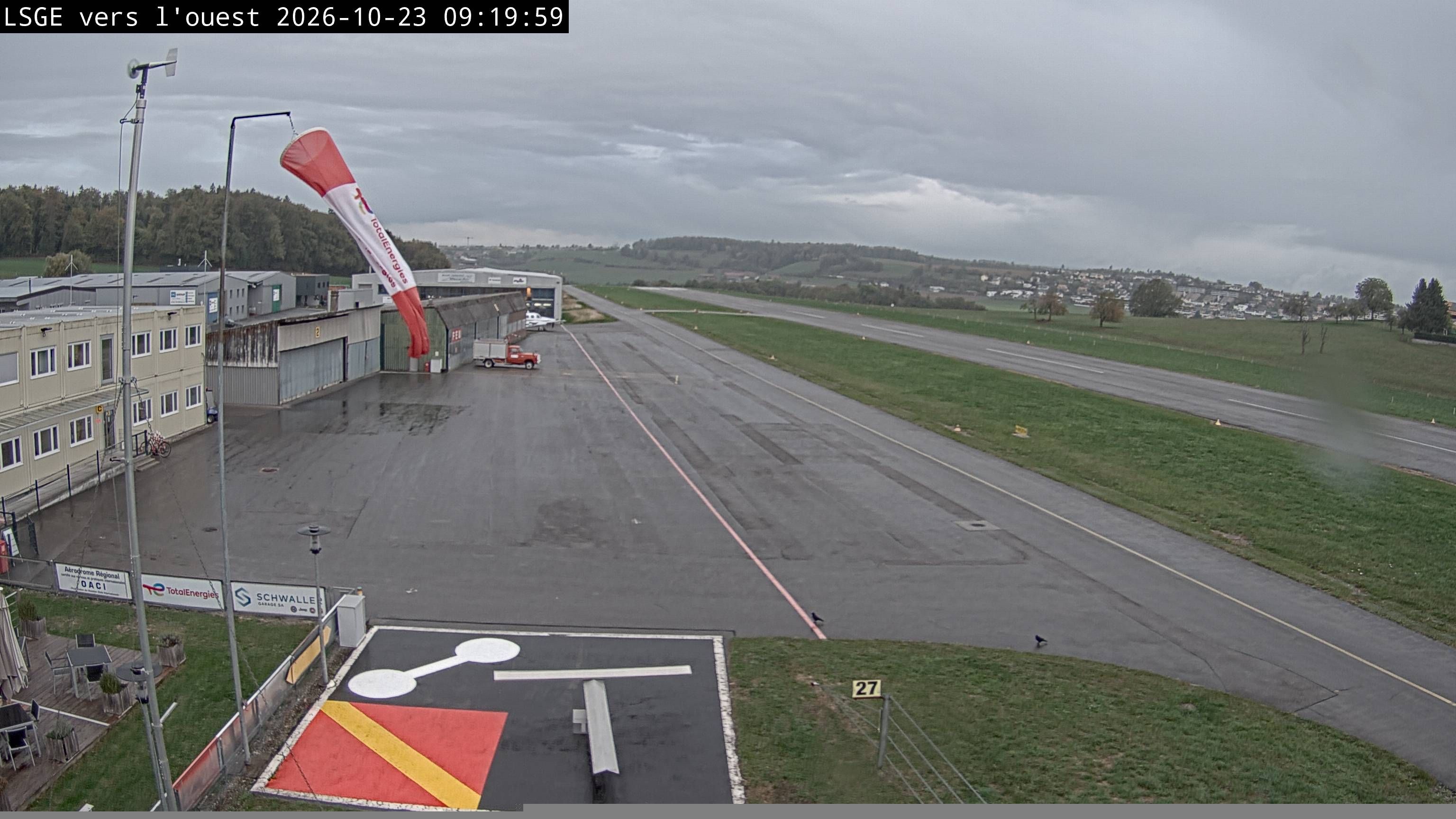 Ecuvillens › Westen: Hangar 8