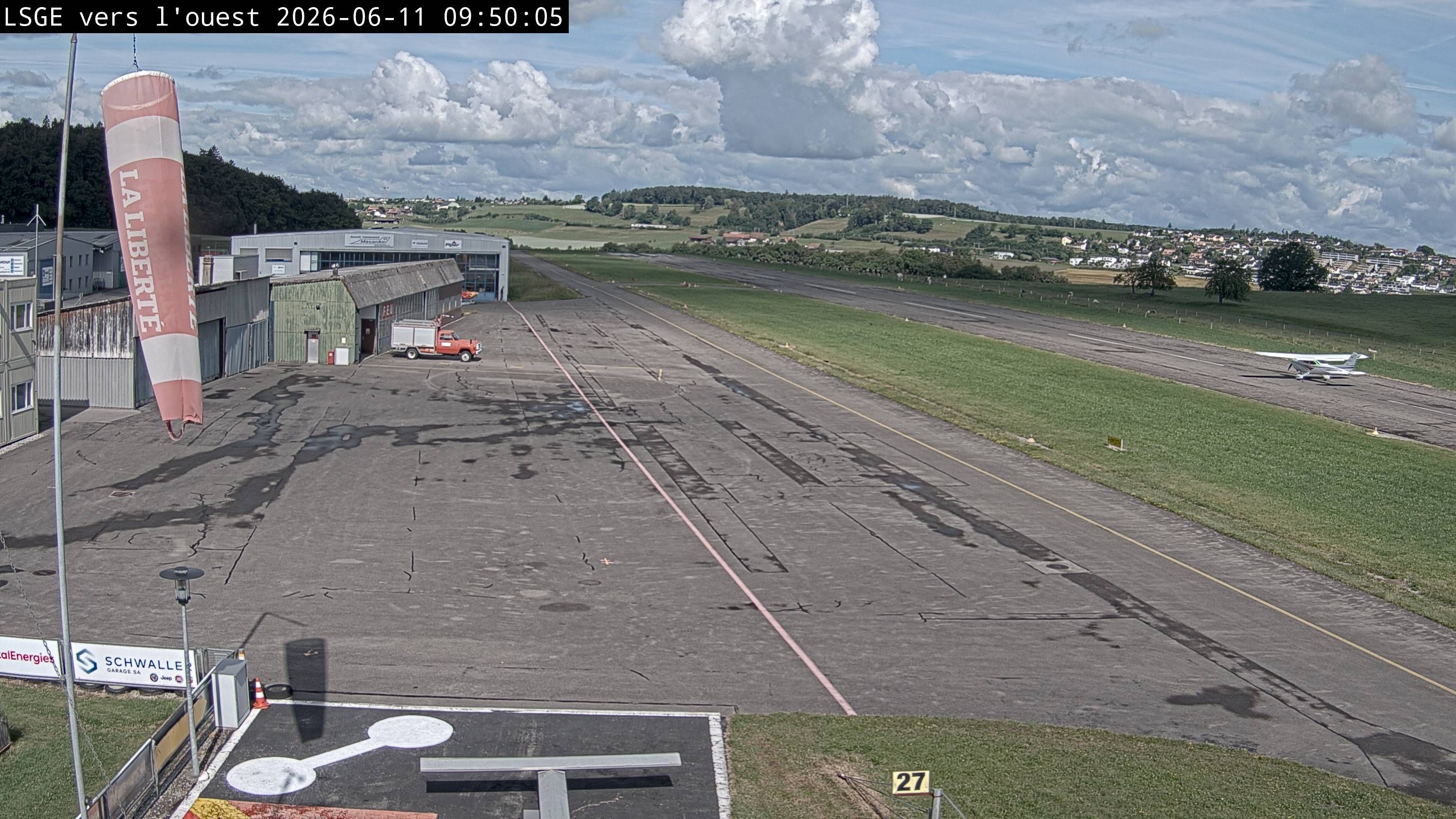 Ecuvillens › Westen: Hangar 8