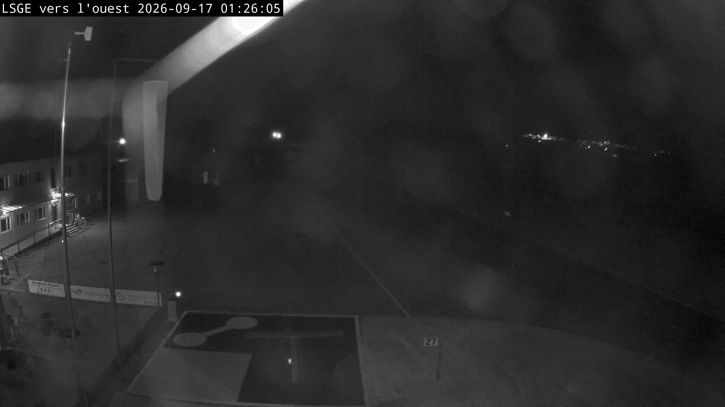Ecuvillens › Westen: Hangar 8