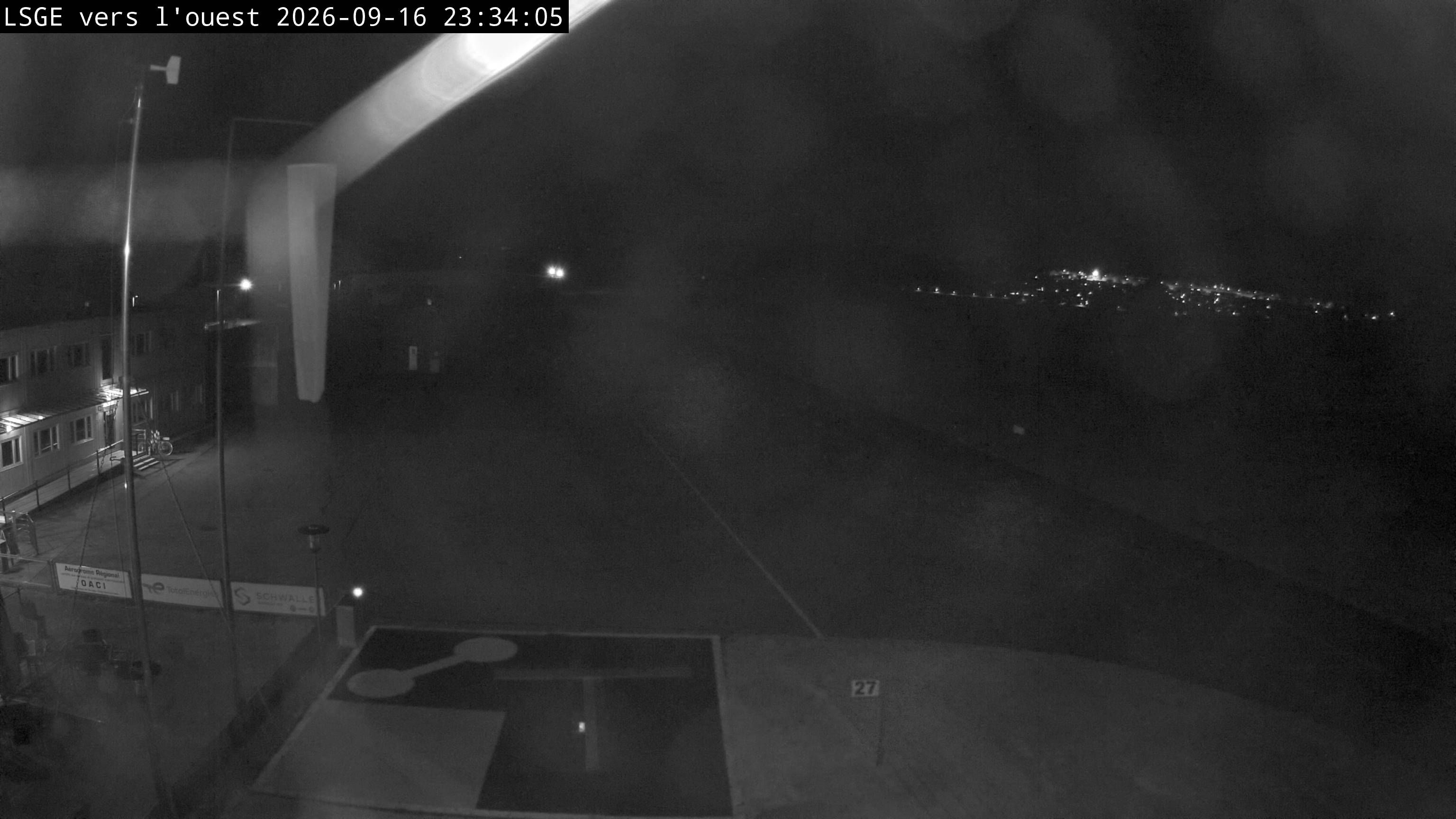 Ecuvillens › Westen: Hangar 8