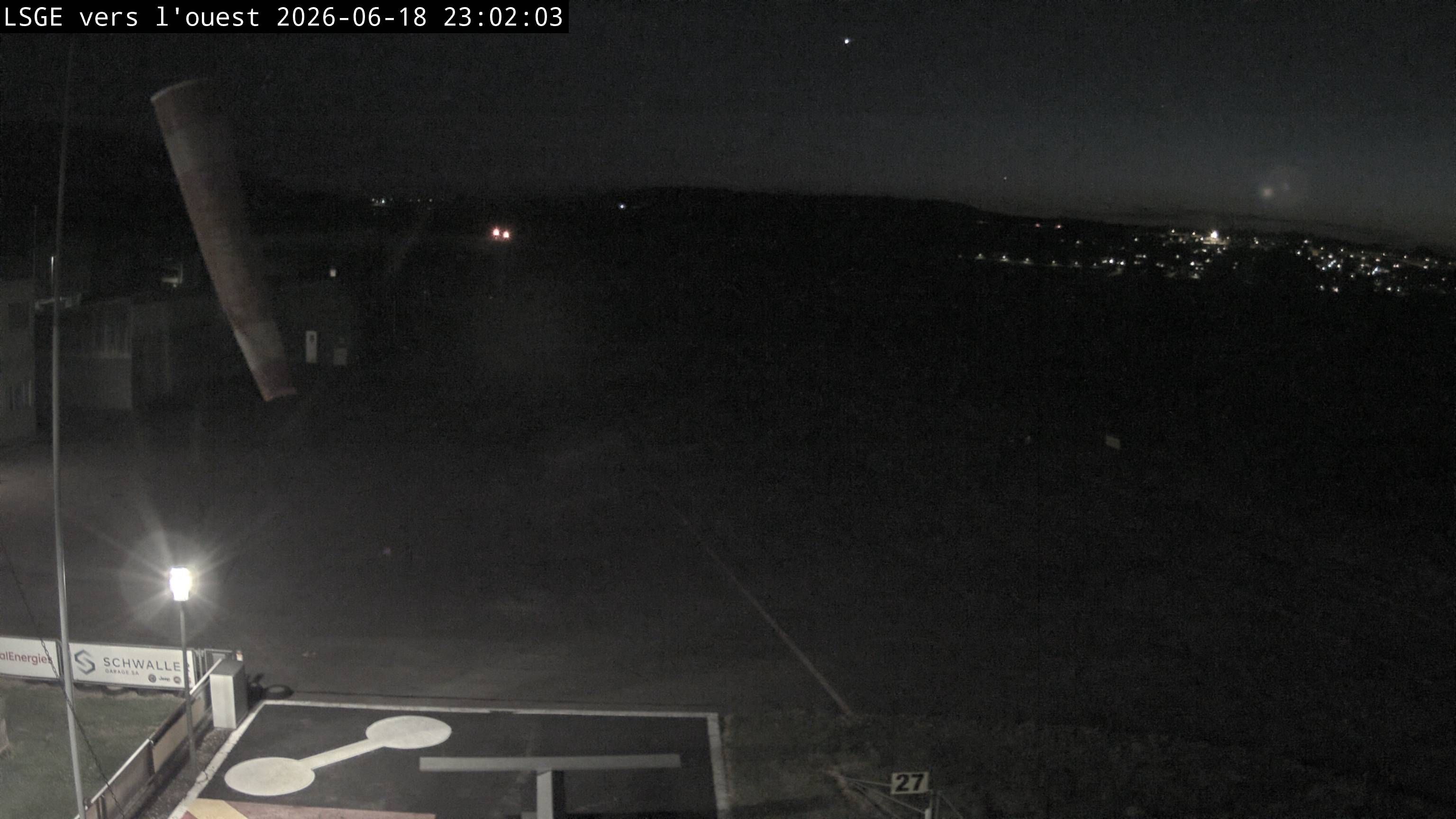 Ecuvillens › Westen: Hangar 8
