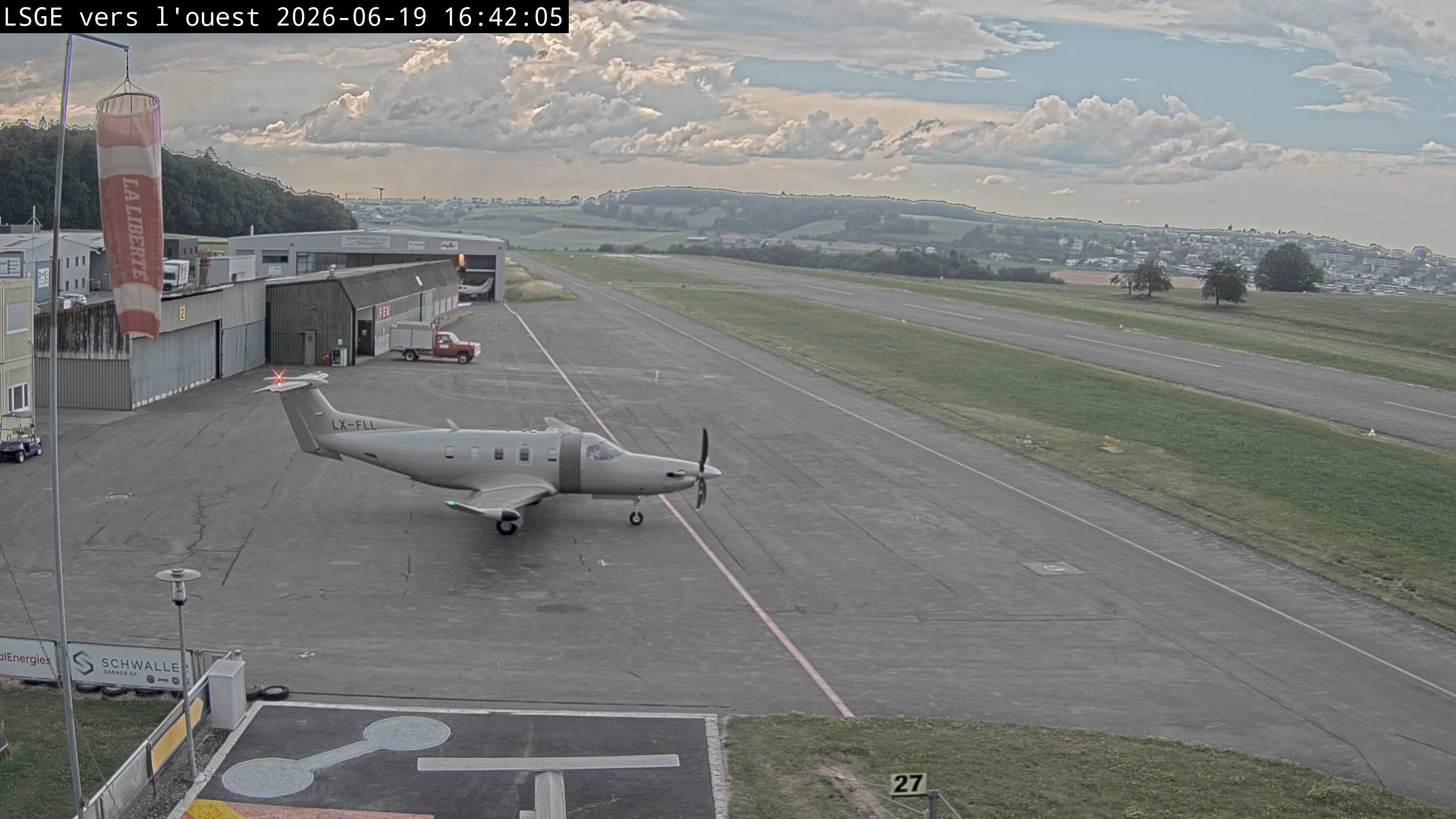 Ecuvillens › Westen: Hangar 8