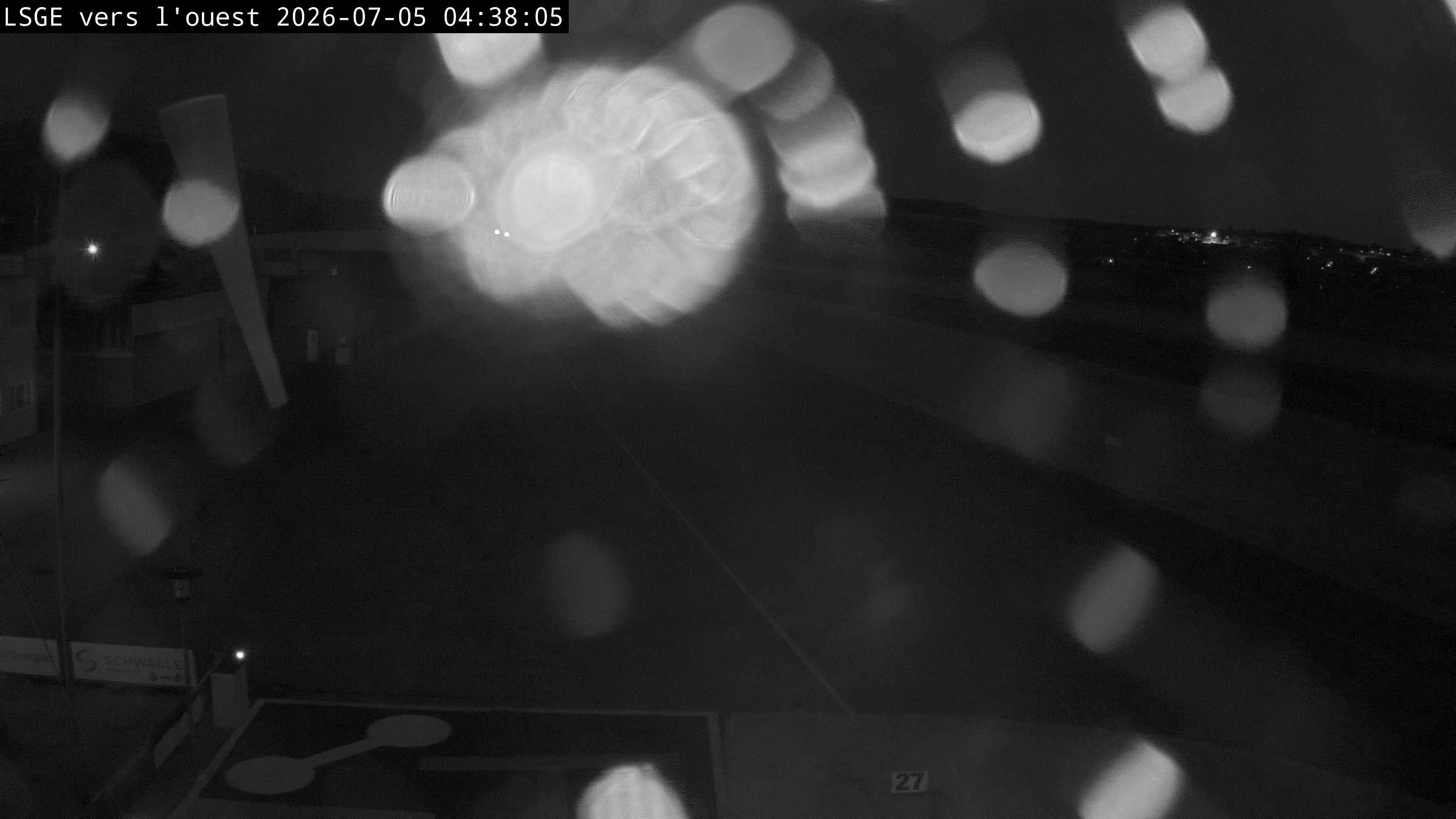 Ecuvillens › Westen: Hangar 8