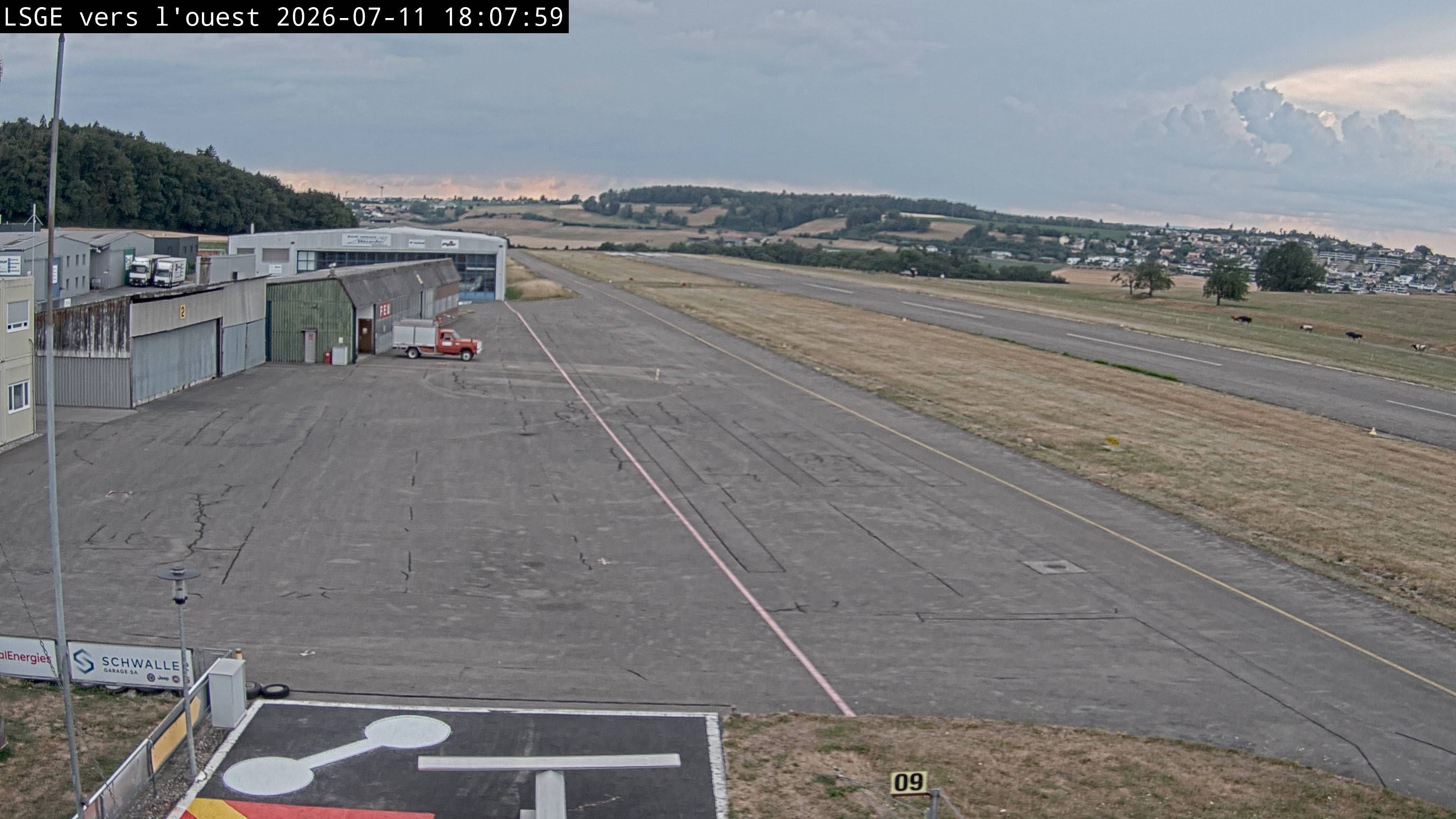 Ecuvillens › Westen: Hangar 8