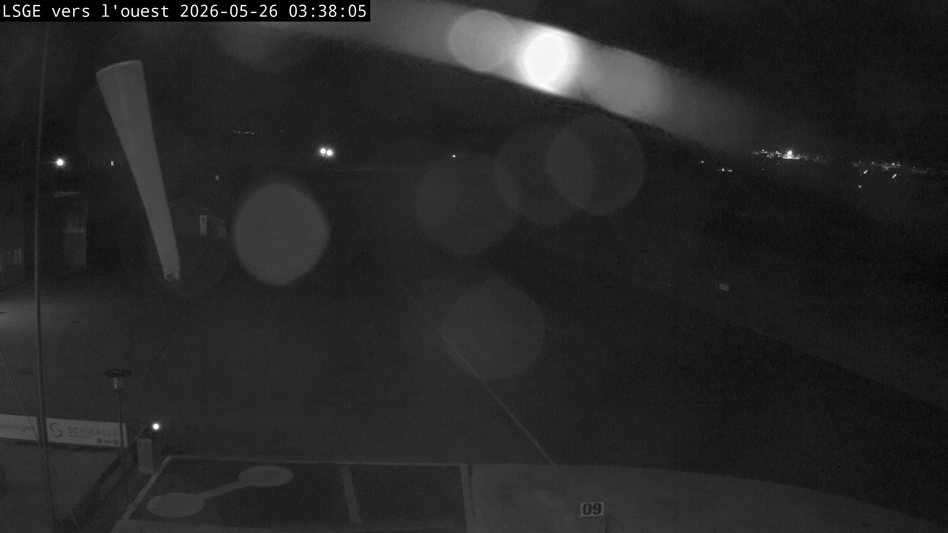 Ecuvillens › Westen: Hangar 8