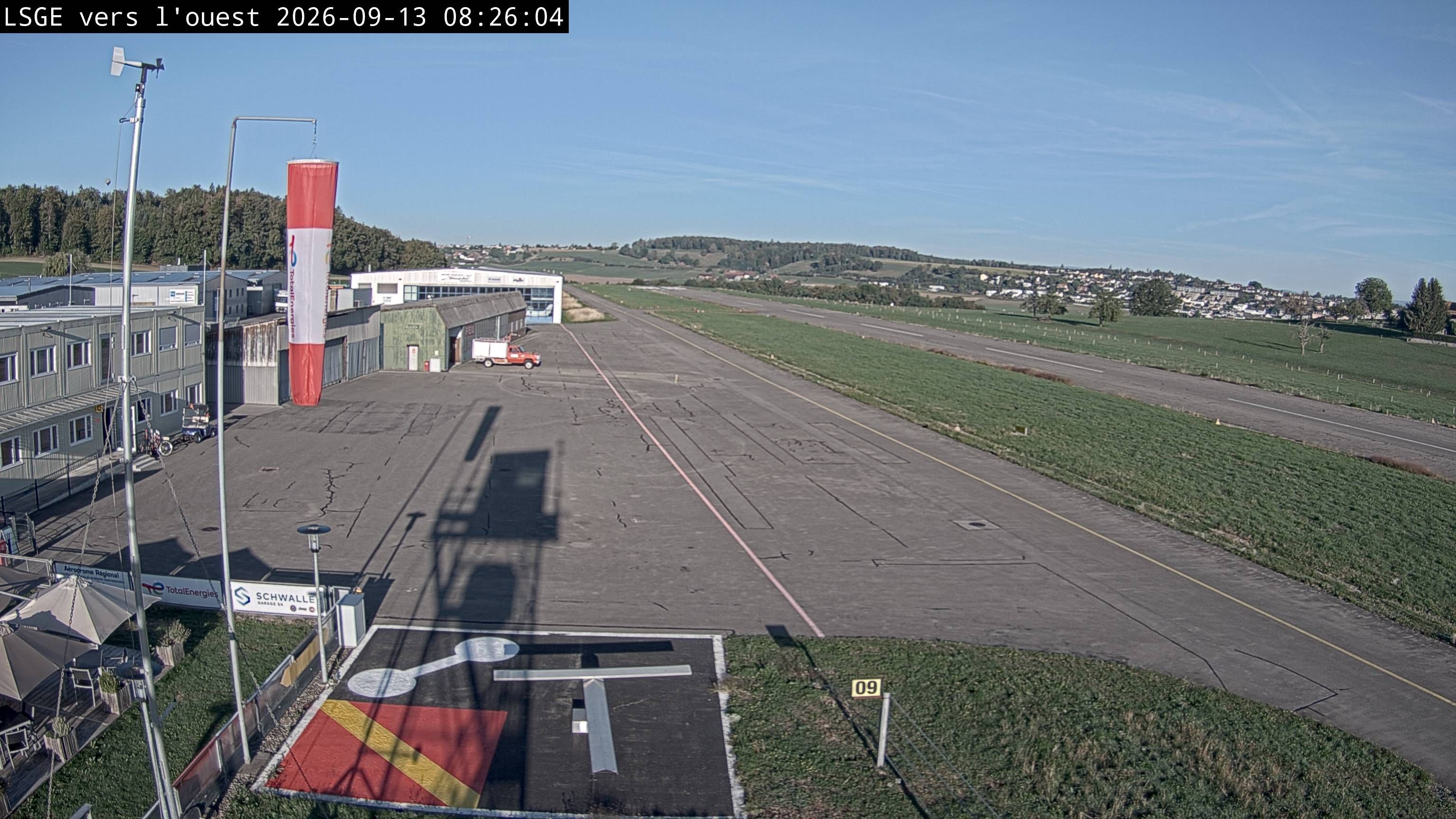 Ecuvillens › Westen: Hangar 8