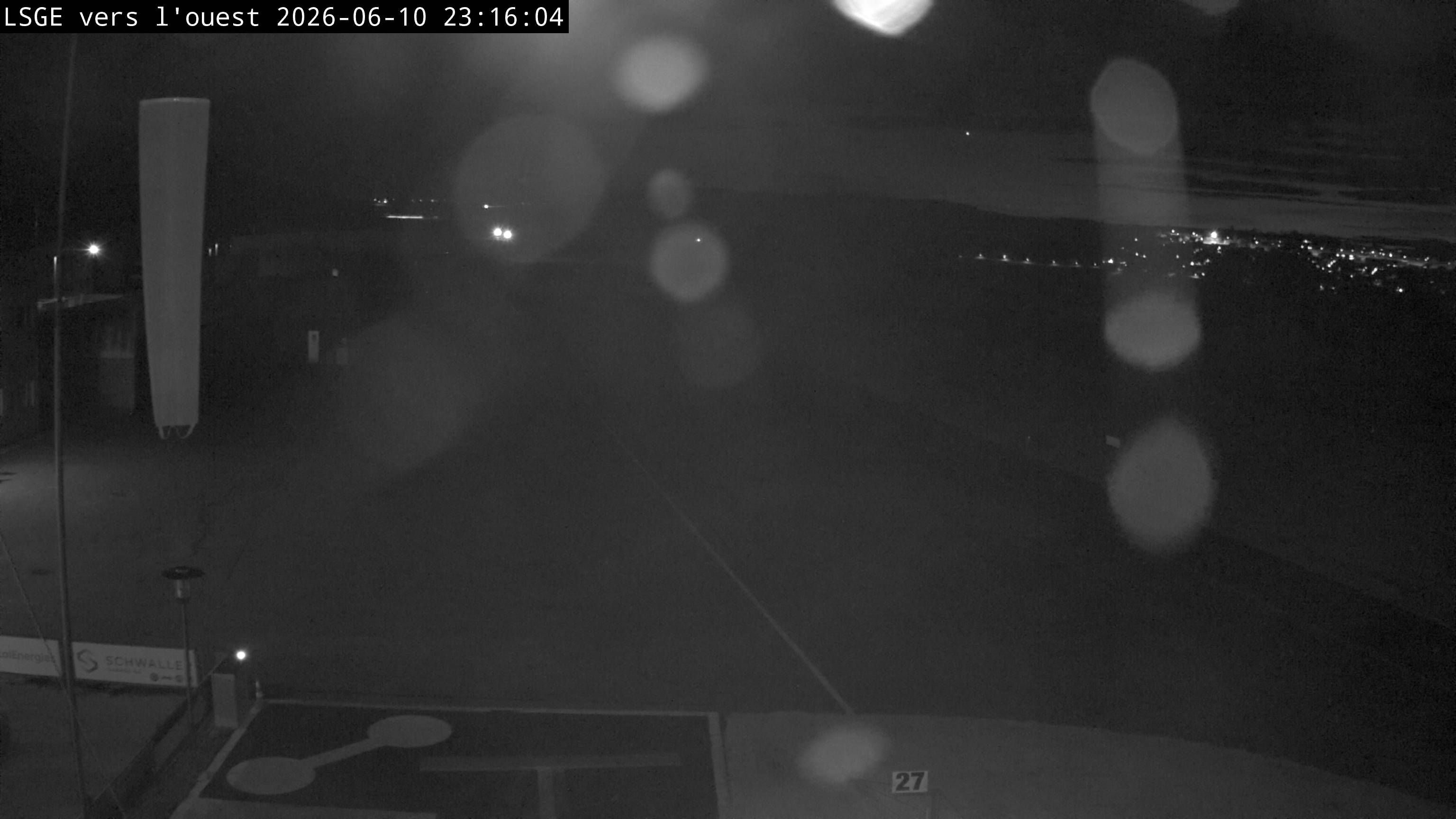 Ecuvillens › Westen: Hangar 8