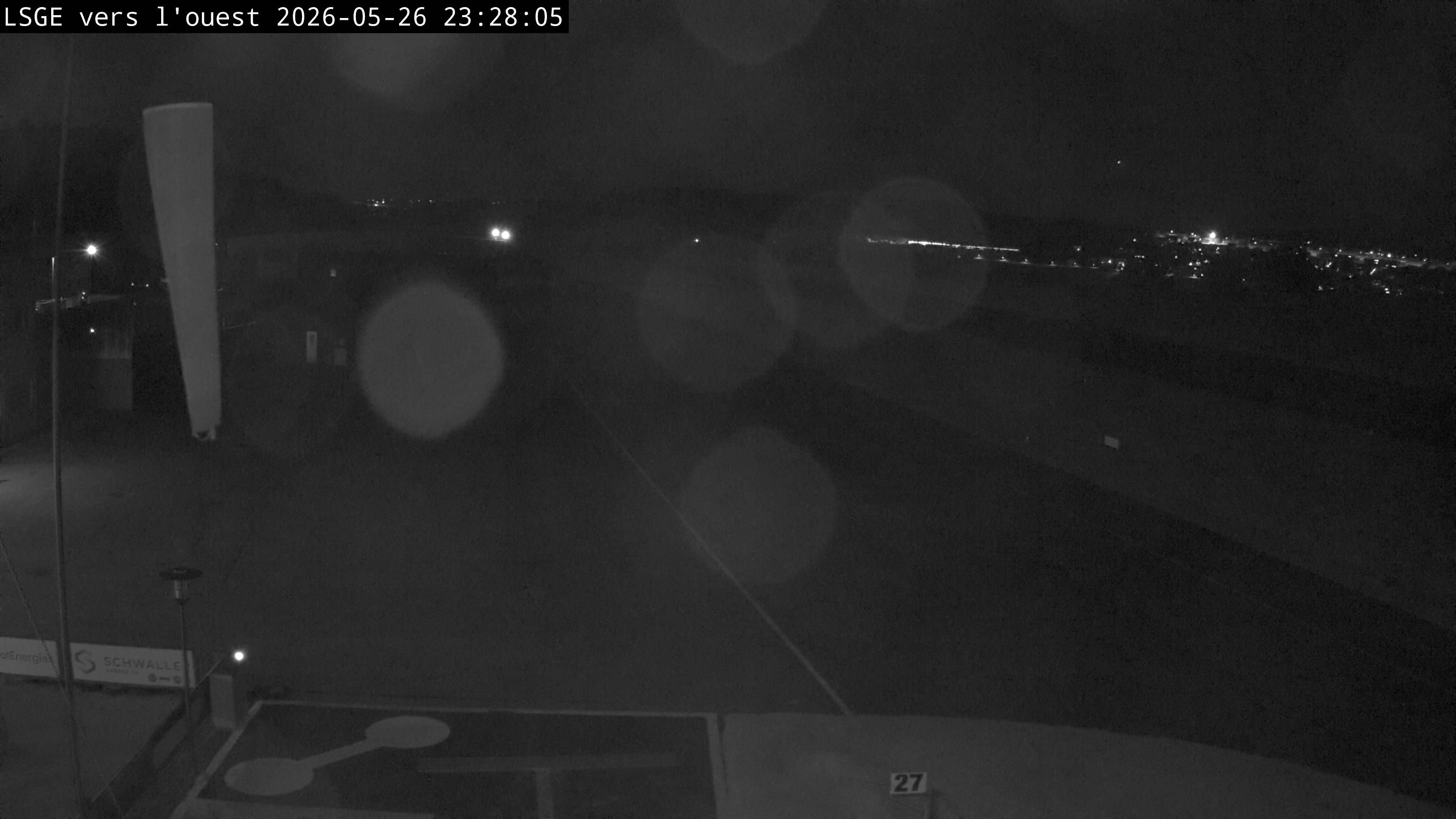 Ecuvillens › Westen: Hangar 8