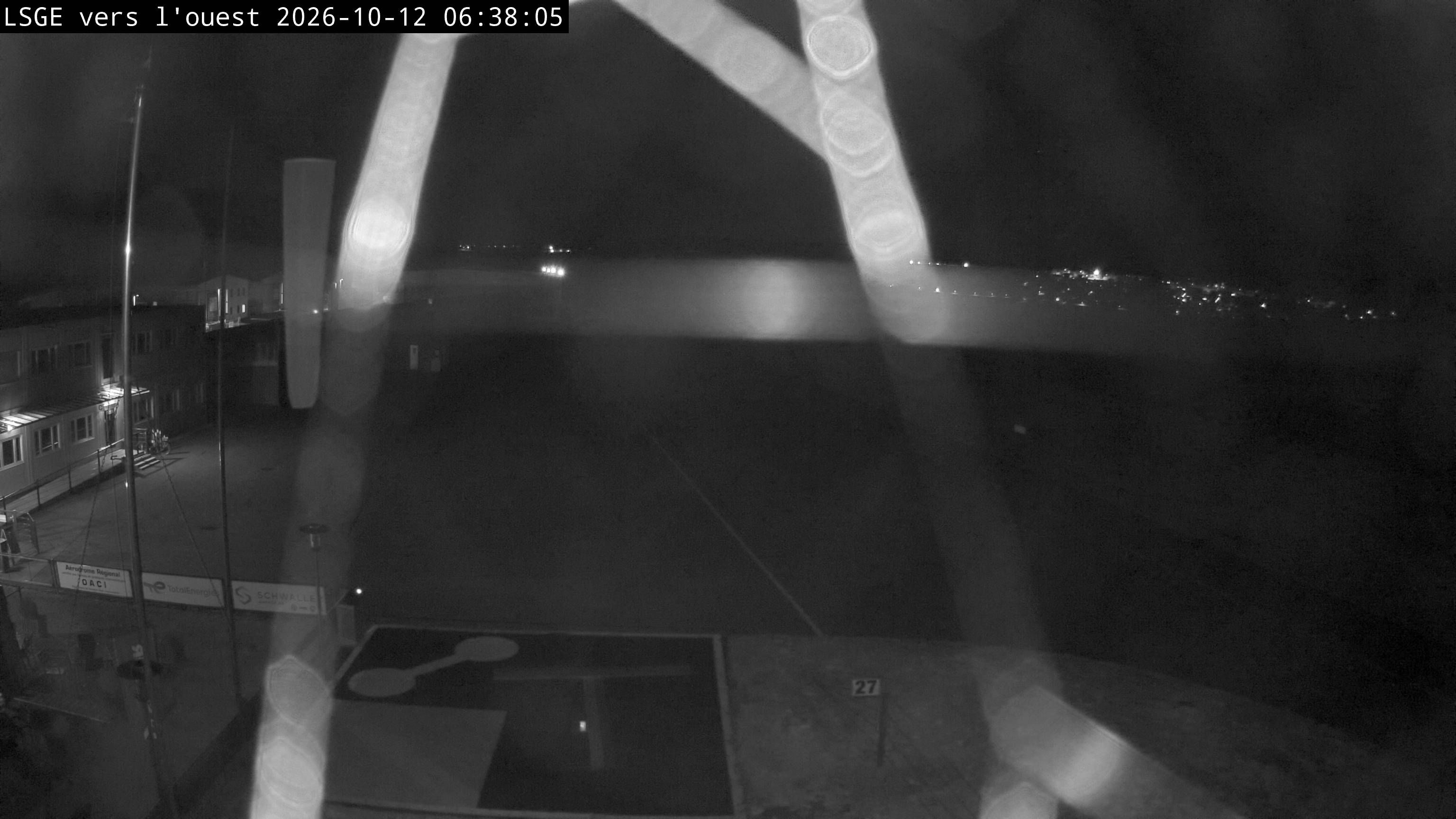 Ecuvillens › Westen: Hangar 8