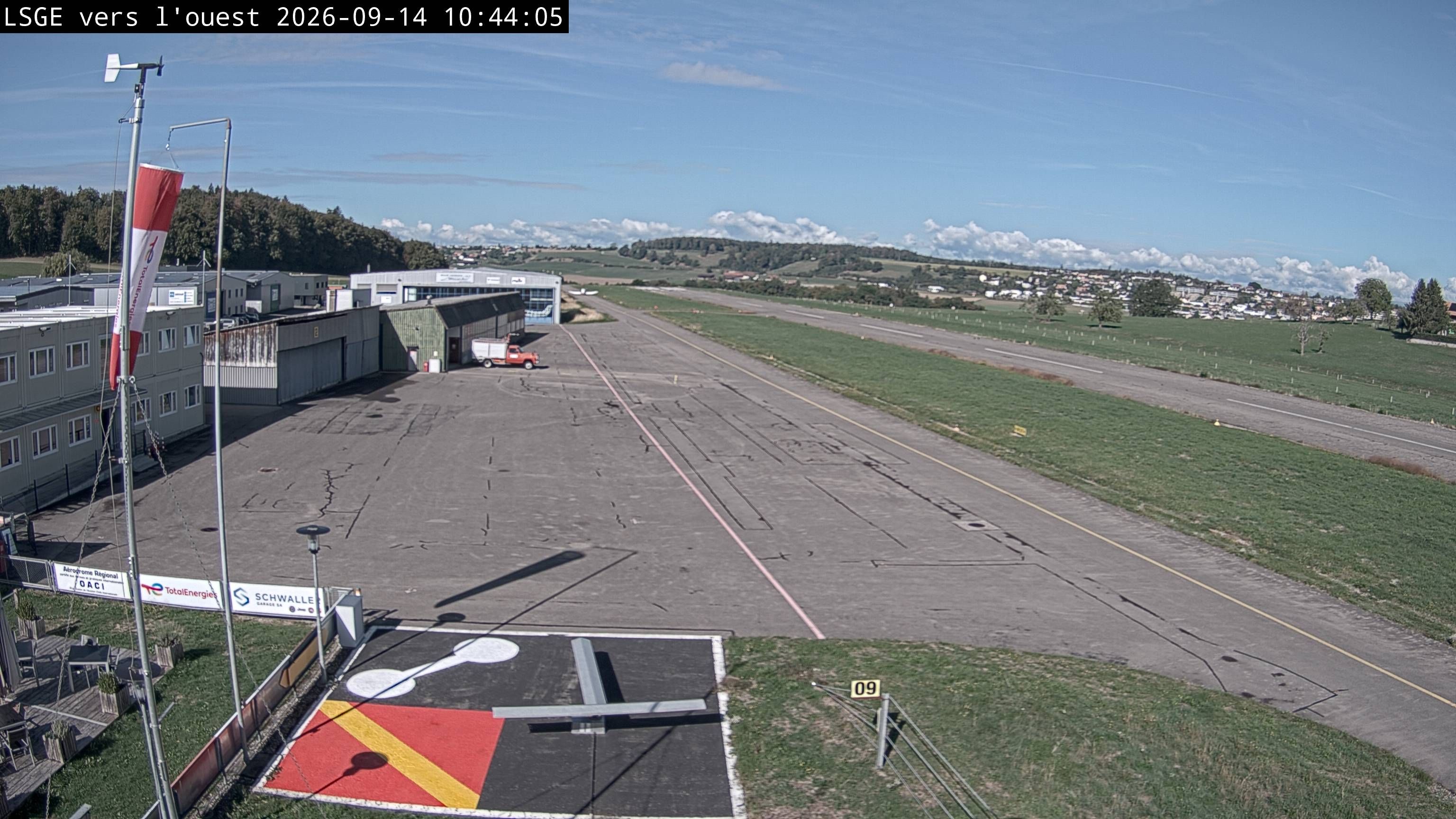 Ecuvillens › Westen: Hangar 8