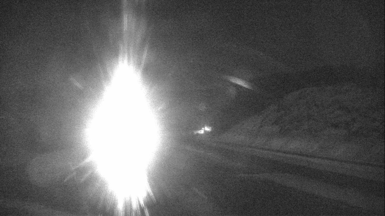Traffic Cam Muir: Bozeman Pass I-90 MP 321.8 East