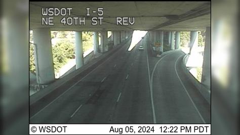 Traffic Cam Wallingford: I-5 at MP 169: NE 40th St Express Lanes