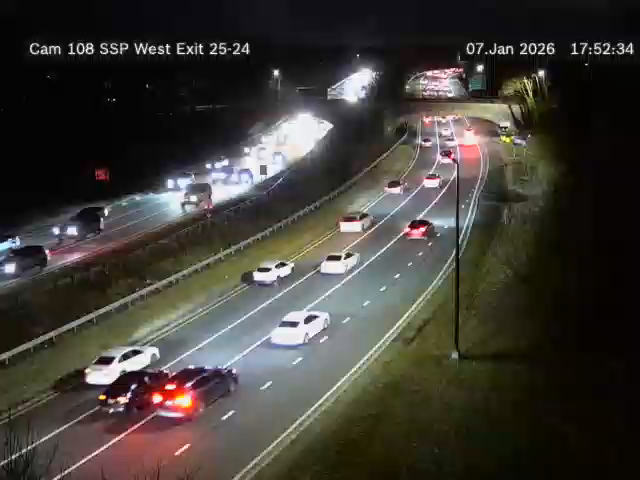 Traffic Cam Westbury › East: SSP West of Exit 25 - NY 106