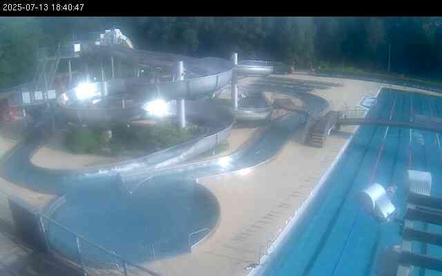 Traffic Cam Hradec Kralove: Swimming pool Flošna