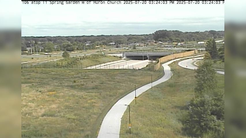 Traffic Cam Windsor: 401 near EC Row Expressway on top of Spring Garden Tunnel
