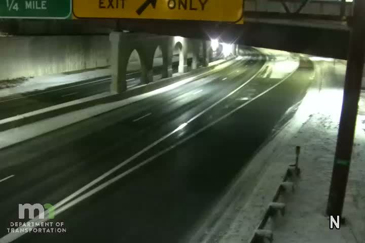 Traffic Cam St. Paul: I-35E NB @ Kellogg Blvd