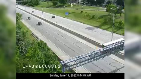 Traffic Cam Brewers Hill: I- @ Locust St
