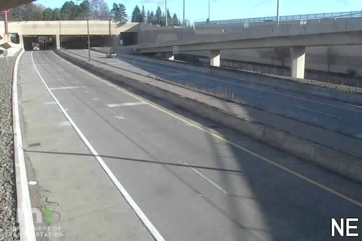 Traffic Cam Duluth: I-35: I-35 SB @ Lake Ave