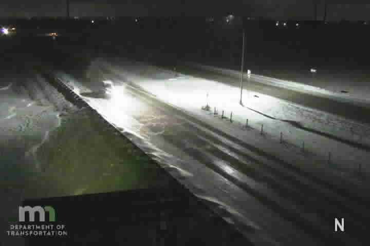 Traffic Cam Hampton: US 52: T.H.52 SB S of 215th St (MP 108)