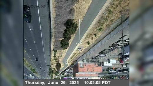 Traffic Cam Oakland › East: TVA71 -- I-580 : AT JEO 80 JCT