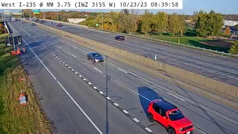 Traffic Cam Windsor Heights: 1CQ - I-235 MM 3.8 (IWZ 3155 West)