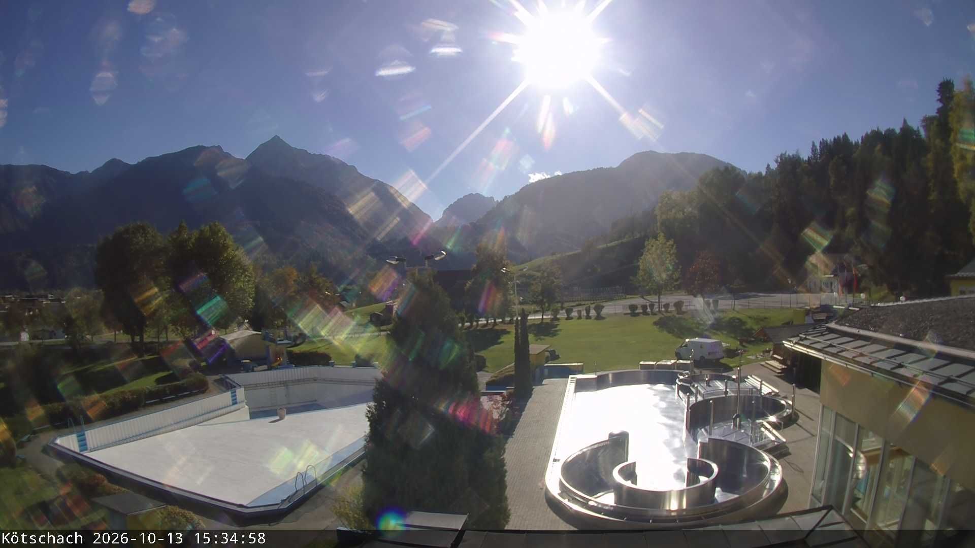 Traffic Cam Kotschachdorf: Kötschach Mauthen - Kärnten - Webcam 1 - Aquarena - Blick auf die Karnischen Alpen