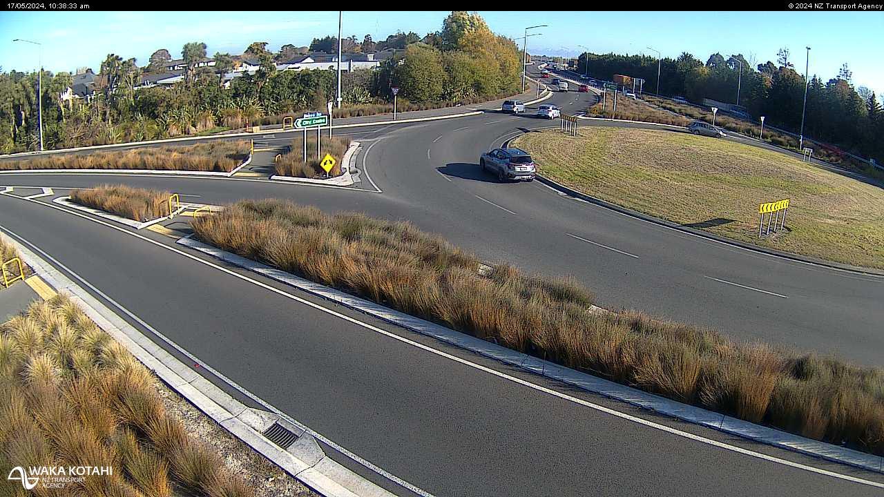 Traffic Cam Christchurch › North: SH74 Innes Rd Roundabout