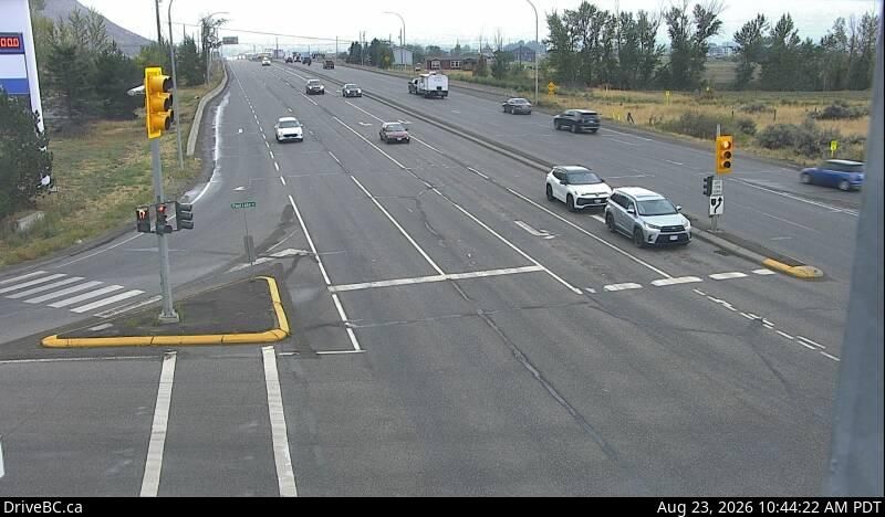 Traffic Cam Kamloops › South: Hwy 5 at Halston Ave - Paul Lake Rd in - looking south