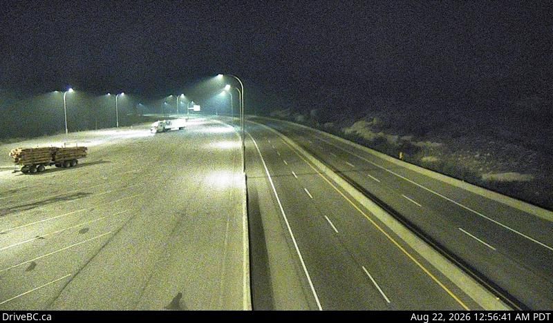 Traffic Cam Area B › South: Hwy 5, near Box Canyon Chain-up Area, looking south