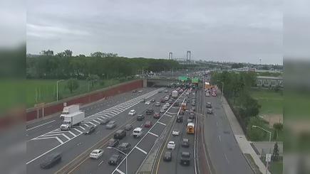 Traffic Cam New York › South: I-678 at Lafayette Avenue