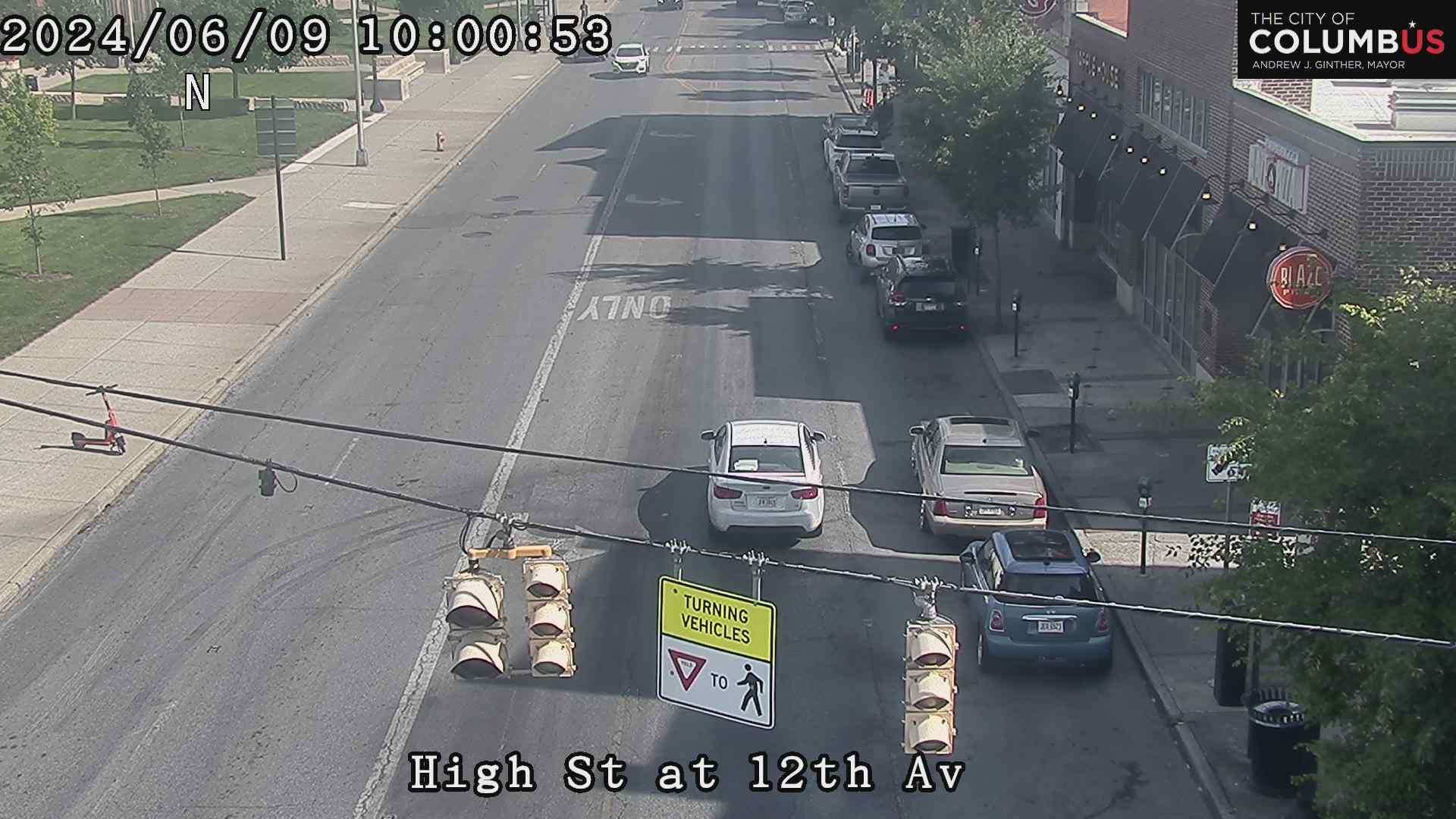 Traffic Cam Indianola Terrace: City of Columbus) High St at 12th Ave