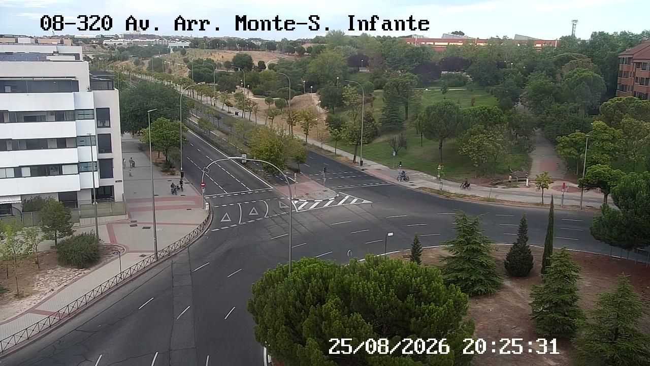 Traffic Cam Mirasierra: AV ARROYO DEL MONTE - SENDA DEL INFANTE