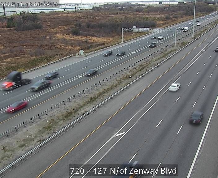 Traffic Cam Bloordale Gardens: Highway 427 North of Zenway Boulevard