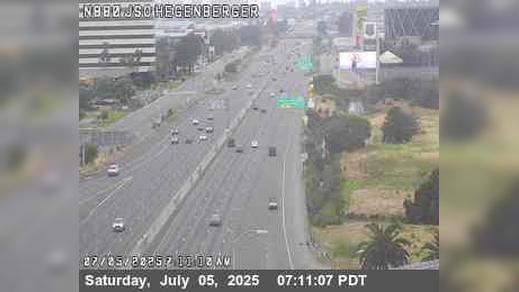 Traffic Cam Oakland › North: TVB19 -- I-880 : AT HEGENBERGER RD